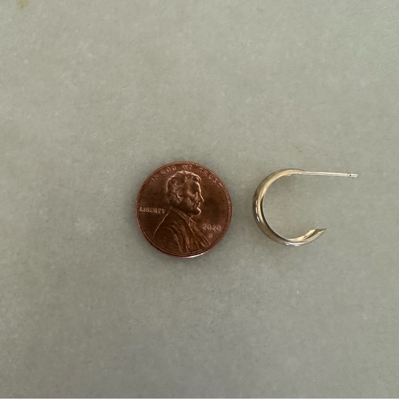 14k Solid Gold Two Toned Etched Post Earrings - Picture 16 of 16